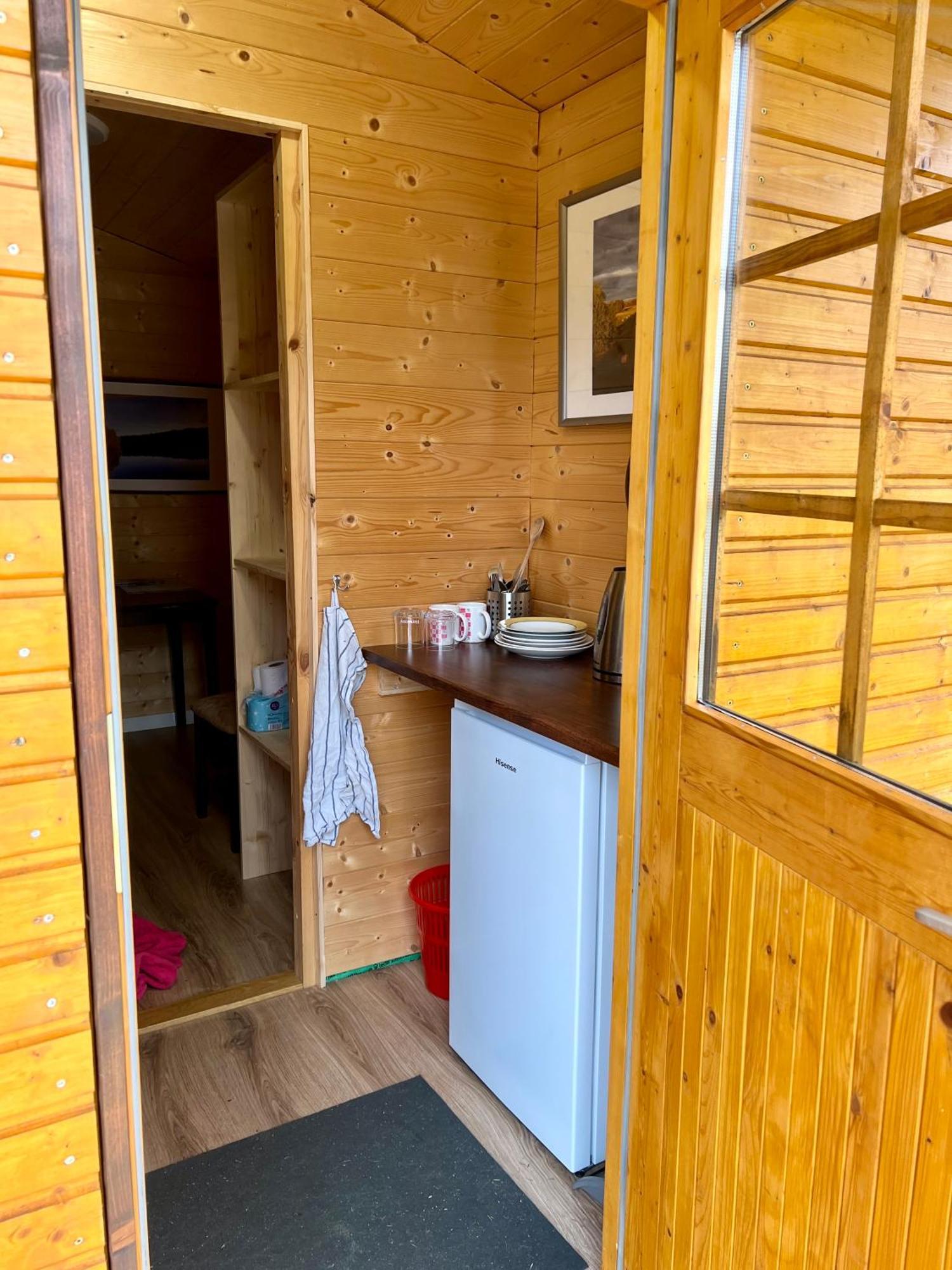 Marika Puhkekuela - Metsanurga Oeoemaja "Shared Bathroom" Nova Exterior photo