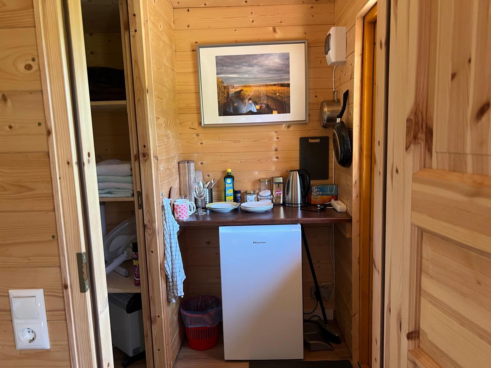 Marika Puhkekuela - Metsanurga Oeoemaja "Shared Bathroom" Nova Exterior photo